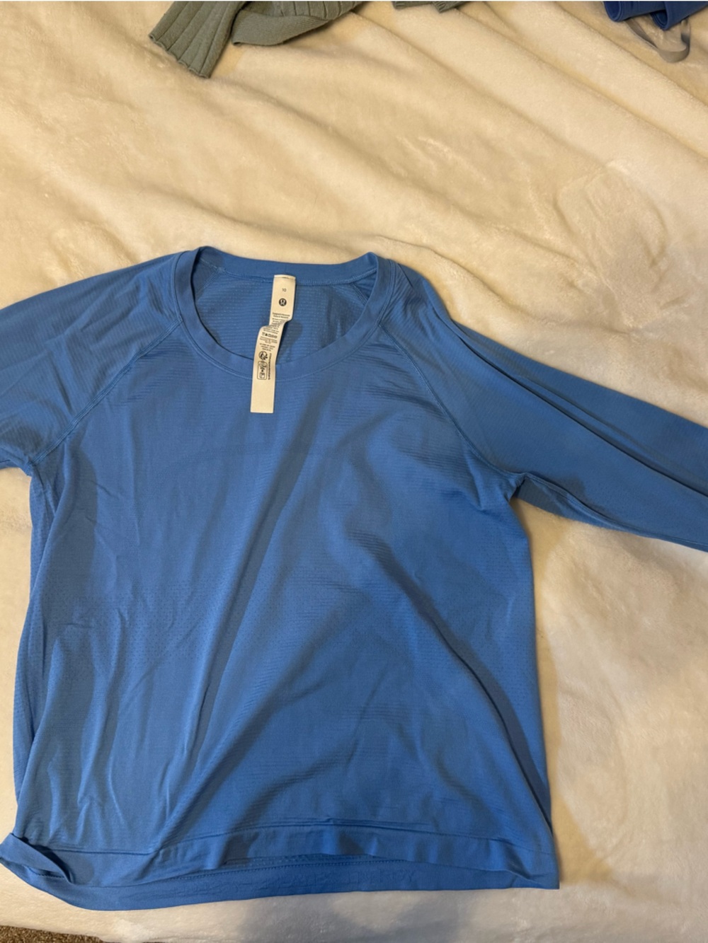 lululemon athletica women’s  Light Blue Long Sleeve swiftly tee